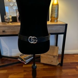 Women’s leather belt with silver buckle